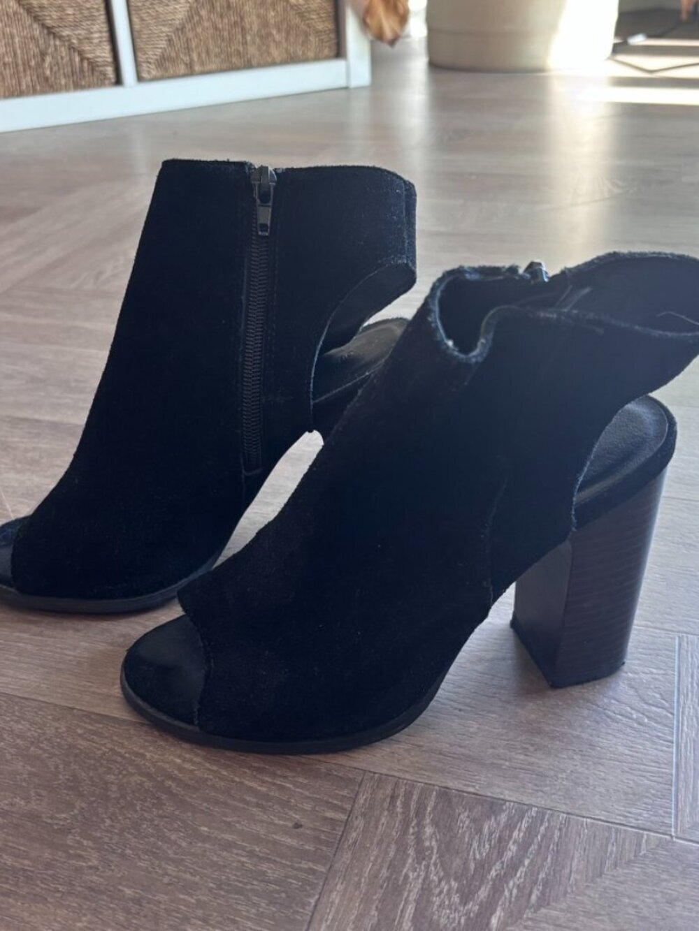 Urban Outfitters Black Genuine Suede Peep Toe Booties - Picture 3 of 8